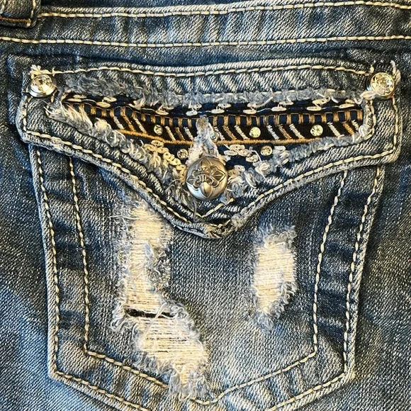 Miss Me 30 NWOT Signature Blue Distressed Denim Shorts - Picture 12 of 16